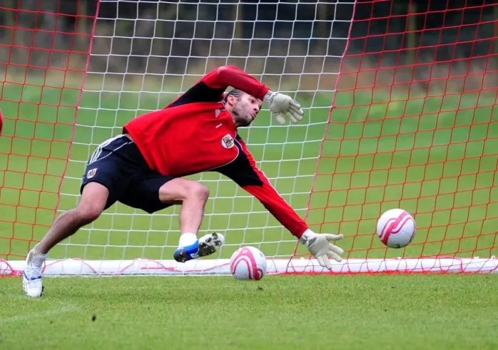 Framed Print : Bristol City First Team Training - January 13, 2011 (Season 10-11) Framed Print : Bristol City First Team Training - January 13, 2011 (Season 10-11)