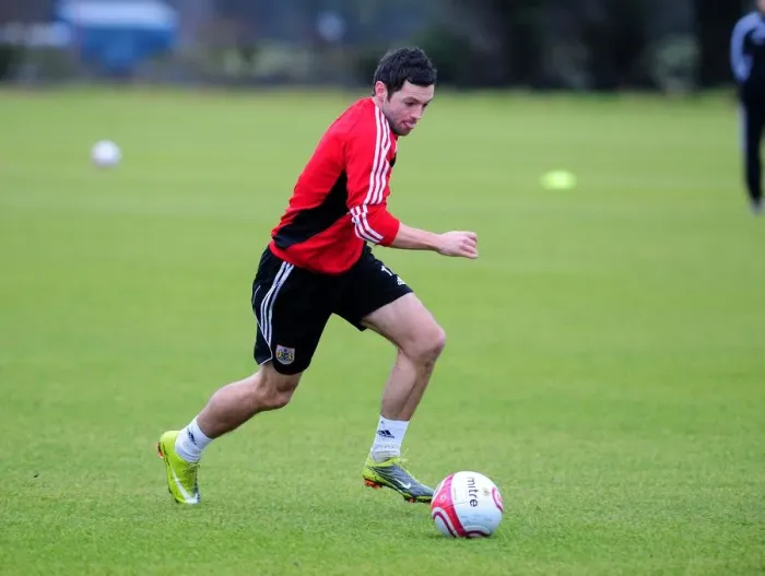 Framed Print : Bristol City First Team Training - January 13, 2011 (Season 10-11) Framed Print : Bristol City First Team Training - January 13, 2011 (Season 10-11)