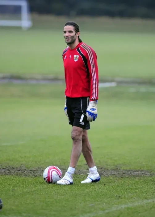 Framed Print : Bristol City First Team Training - January 13, 2011 (Season 10-11) Framed Print : Bristol City First Team Training - January 13, 2011 (Season 10-11)