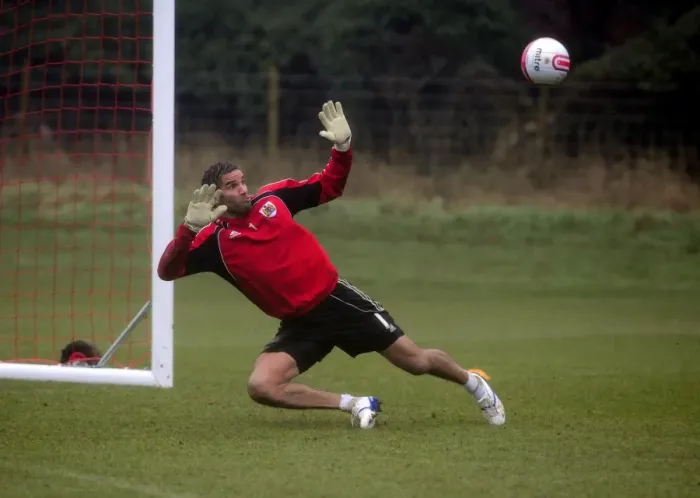 Framed Print : Bristol City First Team Training - January 13, 2011 (Season 10-11) Framed Print : Bristol City First Team Training - January 13, 2011 (Season 10-11)