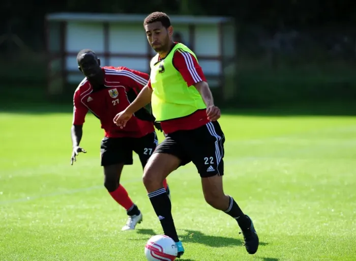 Framed Print : Bristol City First Team Training: September 9, 2010 (Season 10-11) Framed Print : Bristol City First Team Training: September 9, 2010 (Season 10-11)