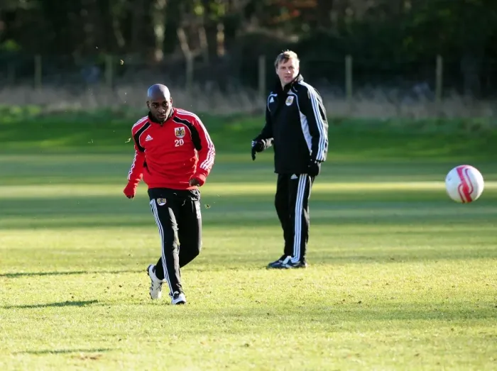 Framed Print : Bristol City First Team Training: Session 11-1-01, Season 10-11 Framed Print : Bristol City First Team Training: Session 11-1-01, Season 10-11