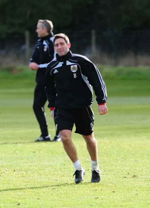 Framed Print : Bristol City First Team: Training Session, January 11, 2011 Framed Print : Bristol City First Team: Training Session, January 11, 2011