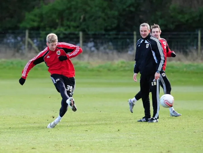 Framed Print : Bristol City First Team: Training Session, January 11, 2011 Framed Print : Bristol City First Team: Training Session, January 11, 2011