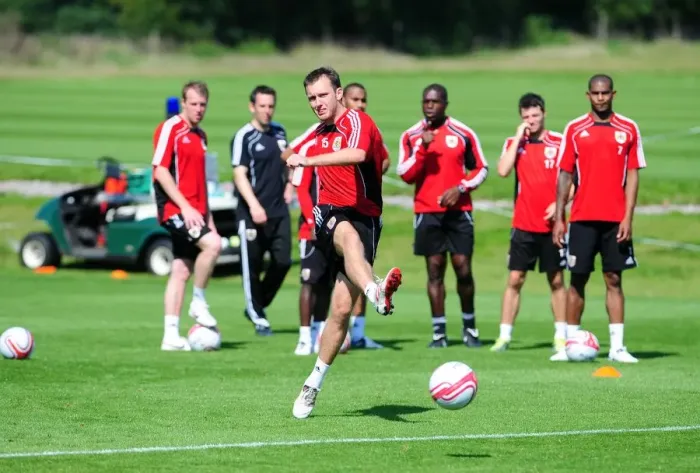 Framed Print : Bristol City First Team: Training Session - September 2, 2010: Preparing for Season 10-11 Framed Print : Bristol City First Team: Training Session - September 2, 2010: Preparing for Season 10-11