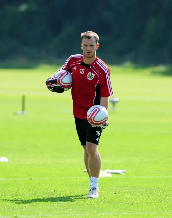 Framed Print : Bristol City First Team: Training Session - September 2, 2010: Preparing for Season 10-11 Framed Print : Bristol City First Team: Training Session - September 2, 2010: Preparing for Season 10-11