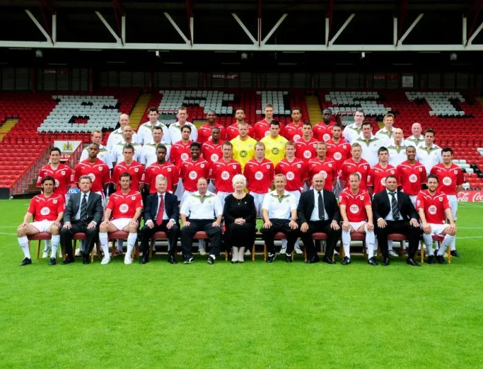 Framed Print : Bristol City First Team: Unified Squad Photo - 09-10 Season Framed Print : Bristol City First Team: Unified Squad Photo - 09-10 Season