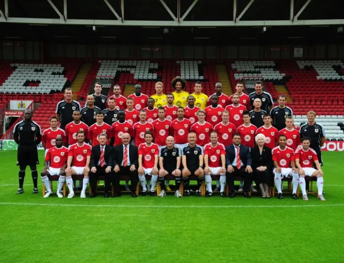 Framed Print : Bristol City First Team: United Front - 2010-11 Season Framed Print : Bristol City First Team: United Front - 2010-11 Season