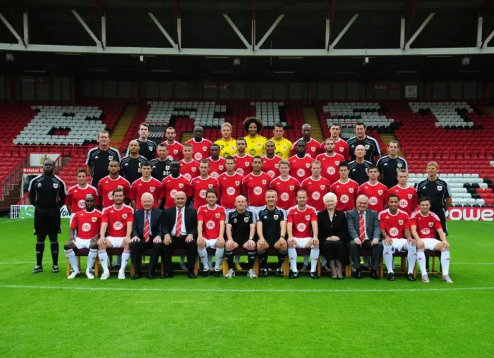 Framed Print : Bristol City First Team: United Front - 2010-11 Season Framed Print : Bristol City First Team: United Front - 2010-11 Season