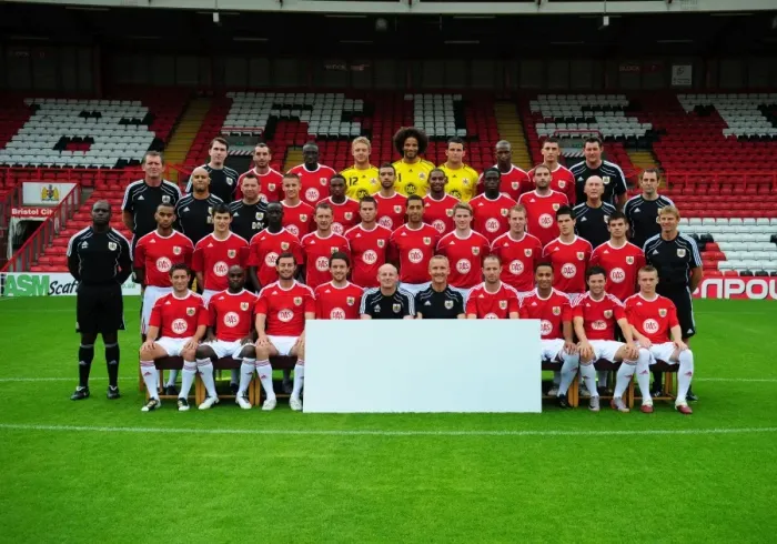 Framed Print : Bristol City First Team: United Front - 2010-11 Season Framed Print : Bristol City First Team: United Front - 2010-11 Season