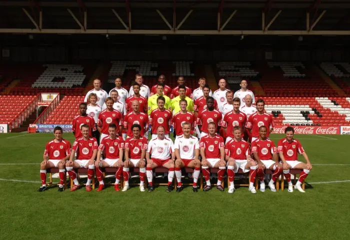 Framed Print : Bristol City First Team: United in Blue - 08-09 Season Framed Print : Bristol City First Team: United in Blue - 08-09 Season