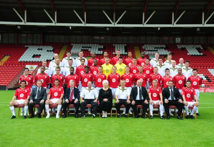 Framed Print : Bristol City First Team: United in Blue - 09-10 Season Framed Print : Bristol City First Team: United in Blue - 09-10 Season
