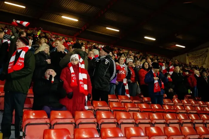 Framed Print : Bristol City Football Club: Fans Welcome Team at Ashton Gate Stadium during Johnstones Paint Trophy Southern Area Final Second Leg (Bristol City vs. Gillingham)