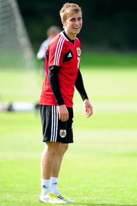 Framed Print : Bristol City Football Club: Joe Bryan in Training, September 2012 Framed Print : Bristol City Football Club: Joe Bryan in Training, September 2012