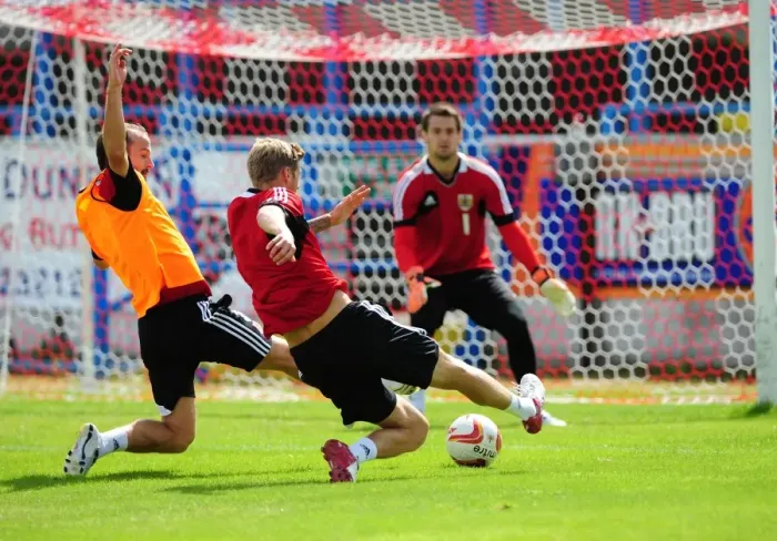 Framed Print : Bristol City Football Club: Jon Stead and Louis Carey in Intense Training Battle
