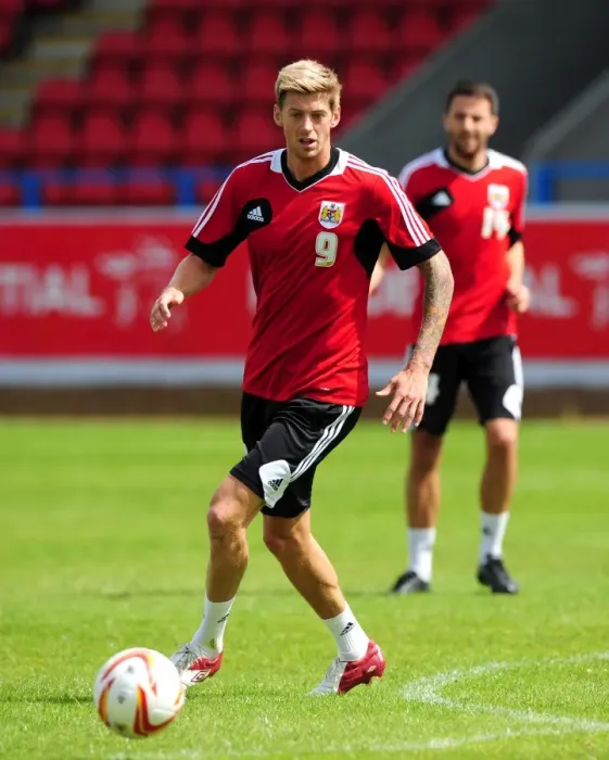 Framed Print : Bristol City Football Club: Jon Stead in Pre-Season Training, July 2012