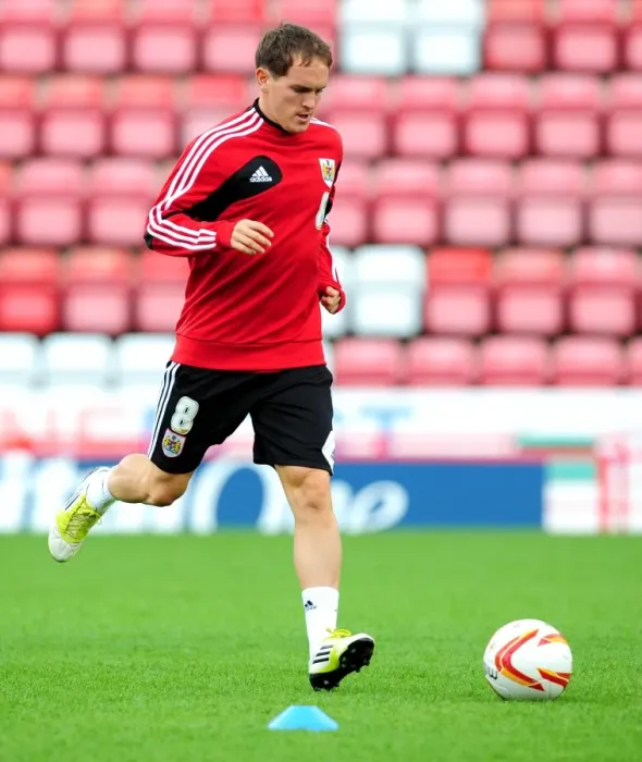 Framed Print : Bristol City Football Club: Neil Kilkenny at Pre-Season Open Day, August 3, 2012 Framed Print : Bristol City Football Club: Neil Kilkenny at Pre-Season Open Day, August 3, 2012