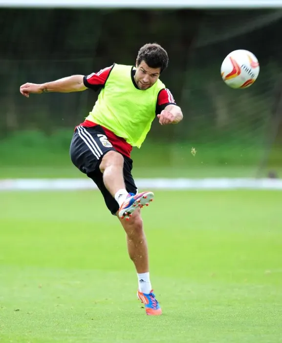 Framed Print : Bristol City Football Club: Richard Foster in Focus during September 2012 Training Framed Print : Bristol City Football Club: Richard Foster in Focus during September 2012 Training