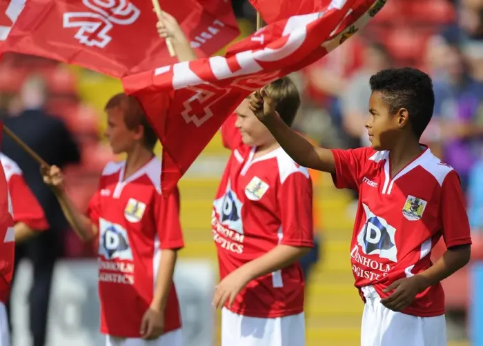 Framed Print : Bristol City Football Club: Scunthorpe United Honored with Guard of Honor at Ashton Gate (September 6, 2014) Framed Print : Bristol City Football Club: Scunthorpe United Honored with Guard of Honor at Ashton Gate (September 6, 2014)