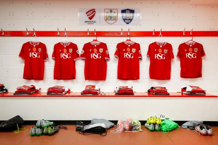 Framed Print : Bristol City Football Club - Sky Bet Championship Match against Wolves: Poppy Tribute to Remembrance Day (November 3, 2015)