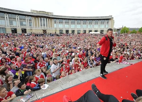 Bristol City Football Club: Steve Cotterill Addresses Thousands at Sold-Out Celebration Tour (04 / 05 / 2015)
