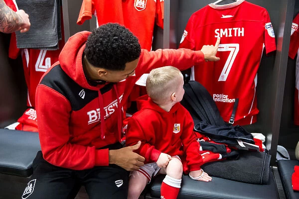Bristol City Football Club: Uniting Mascots and Players in the Dressing Room - Sky Bet EFL Championship (04 / 03 / 2017)