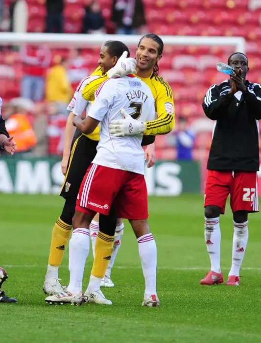 Framed Print : Bristol city Goalkeeper David James celebrates with match winner Marvin Elliott on the final whistle Framed Print : Bristol city Goalkeeper David James celebrates with match winner Marvin Elliott on the final whistle