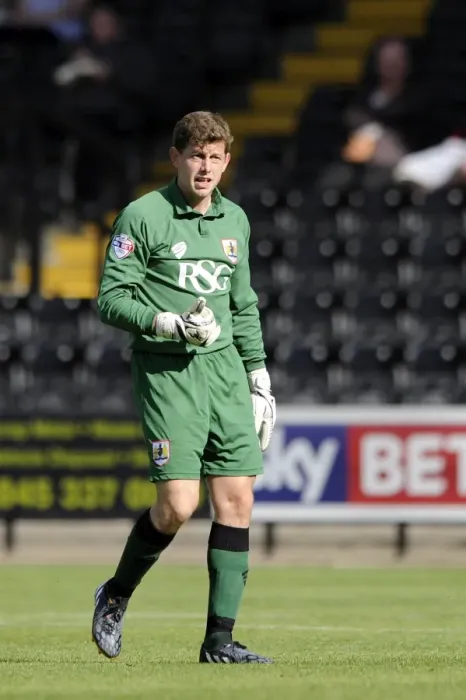 Framed Print : Bristol City Goalkeeper Frank Fielding in Action at Notts County, August 2014 Framed Print : Bristol City Goalkeeper Frank Fielding in Action at Notts County, August 2014