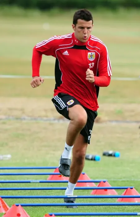 Framed Print : Bristol City Goalkeeper, Stephen Henderson in pre-season training - Photo mandatory by-line