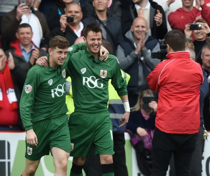 Framed Print : Bristol City Goalkeepers: Frank Fielding and Dave Richards in Action at Ashton Gate Stadium, 03.05.2015 (Bristol City v Walsall, Sky Bet League One)