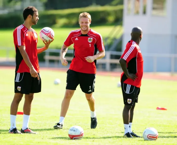 Framed Print : Bristol City: Goalkeepers Gerken, Fontaine, and Campbell-Ryce in Training Focus