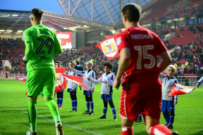 Framed Print : Bristol City Honors Preston North End with Guard of Honor at Ashton Gate (December 17, 2016) Framed Print : Bristol City Honors Preston North End with Guard of Honor at Ashton Gate (December 17, 2016)