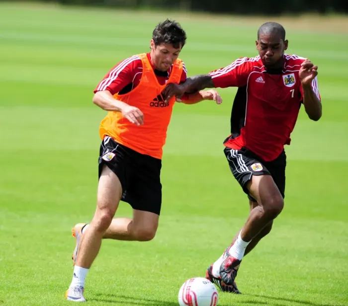 Framed Print : Bristol City: Ivan Sproule and Marvin Elliott in a Tight Battle for the Ball (Pre-Season Training)