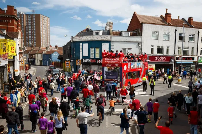 Framed Print : Bristol City: League 1 & Johnstones Paint Trophy Champions - Parade Victory Celebration
