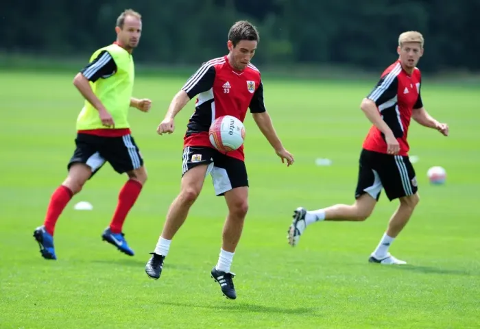Framed Print : Bristol City: Lee Johnson Leads Pre-Season Training Session Framed Print : Bristol City: Lee Johnson Leads Pre-Season Training Session