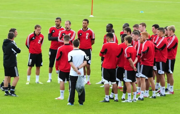 Framed Print : Bristol City Manager Derek McInnes Rallies Team During Pre-Season Training Framed Print : Bristol City Manager Derek McInnes Rallies Team During Pre-Season Training