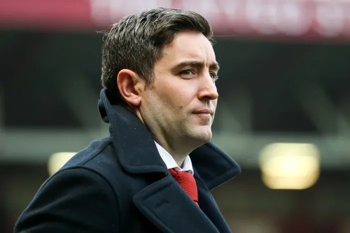 Framed Print : Bristol City Manager Lee Johnson Leads the Way at Ashton Gate: FA Cup Third Round Clash vs. Fleetwood Town (07.01.17)
