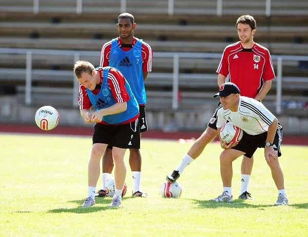 Bristol City: Manager Steve Coppell and David Clarkson in Deep Focus during Training