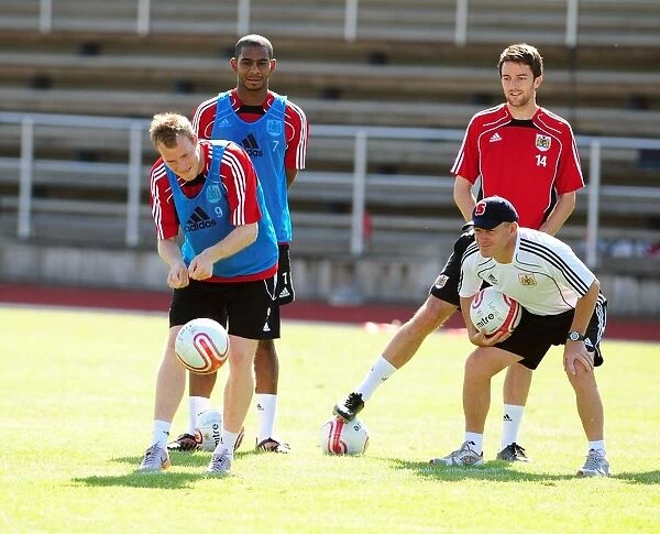 Bristol City: Manager Steve Coppell and Player David Clarkson in Focus during Intense Training Session
