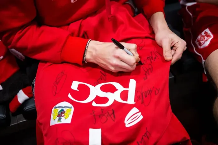 Framed Print : Bristol City: Mascots and Players Unite in the Dressing Room - Sky Bet EFL Championship (04 / 03 / 2017)