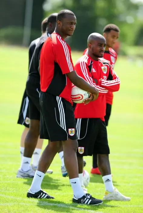 Framed Print : Bristol City: New Signing Kalifa Cisse Training with Jamal Campbell-Ryce Ahead of the Season