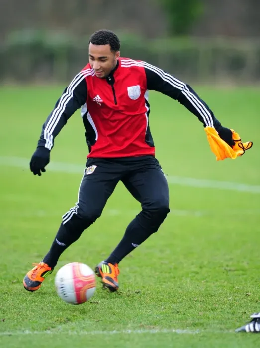 Framed Print : Bristol City: Nicky Maynard in Action at Training Session