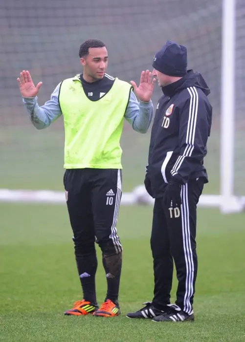 Framed Print : Bristol City: Nicky Maynard in Deep Conversation with Assistant Manager Tony Docherty During Training Framed Print : Bristol City: Nicky Maynard in Deep Conversation with Assistant Manager Tony Docherty During Training