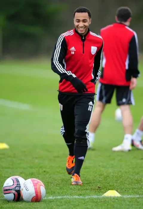 Framed Print : Bristol City: Nicky Maynard in Training Focus Framed Print : Bristol City: Nicky Maynard in Training Focus