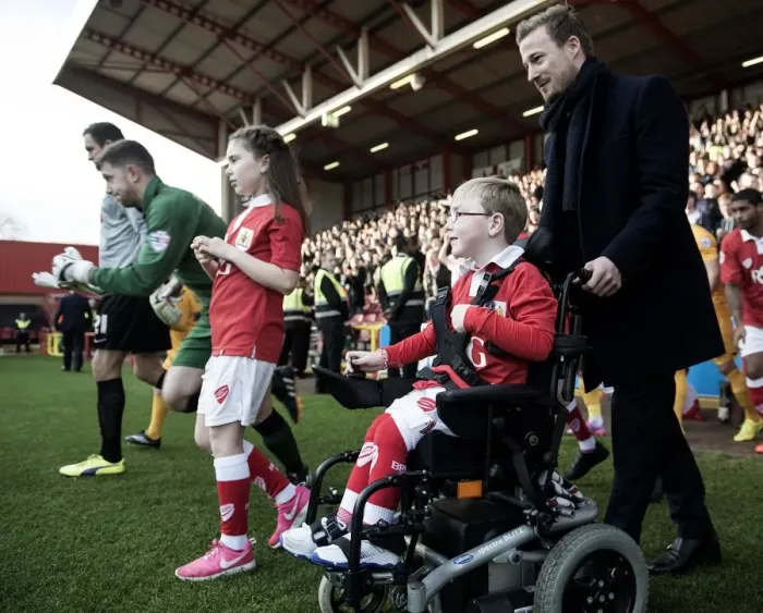 Framed Print : Bristol City: Oskar Pycroft and Wade Elliott Rallying the Team at Ashton Gate vs. Preston North End (November 2014)