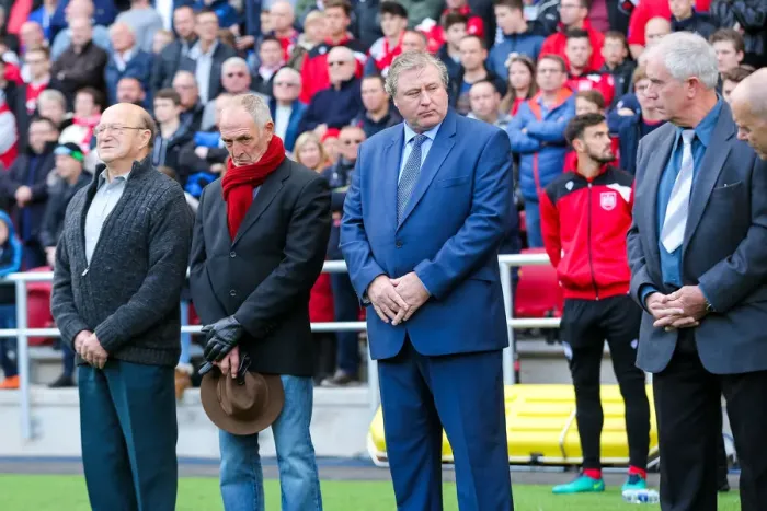 Framed Print : Bristol City Pays Tribute: Former Players and Gerry Gow's Family Honor His Memory During Minutes Silence at Ashton Gate Stadium
