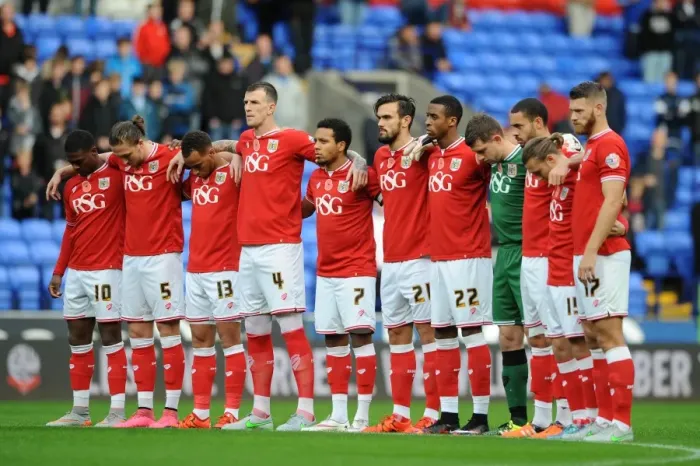 Framed Print : Bristol City Pays Tribute: Minutes Silence at Macron Stadium vs. Bolton Wanderers (07 / 11 / 2015)
