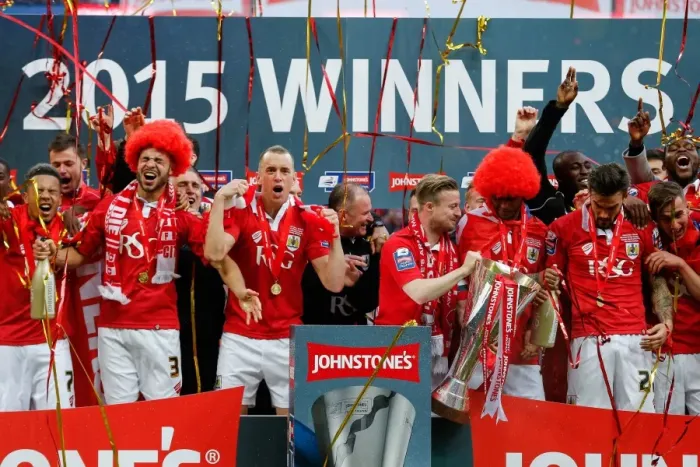 Framed Print : Bristol City players lift the Football League Trophy after thay win the match 2-0 - Photo mandatory by-line Framed Print : Bristol City players lift the Football League Trophy after thay win the match 2-0 - Photo mandatory by-line