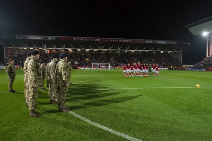 Framed Print : Bristol City Players Pay Tribute on Remembrance Sunday at Ashton Gate