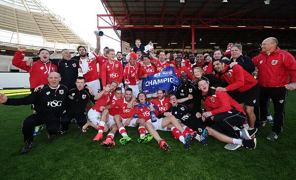Bristol City players and Back Room staff celebrate being crowned champions of League One - Photo mandatory by-line